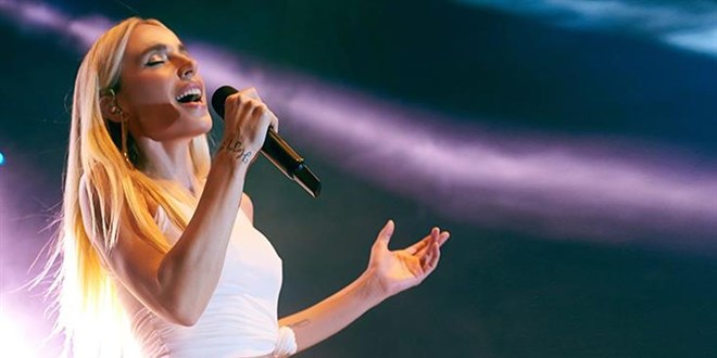 Şarkıcı Gülşen tutuklandı, karara sosyal medyada tepki yağdı